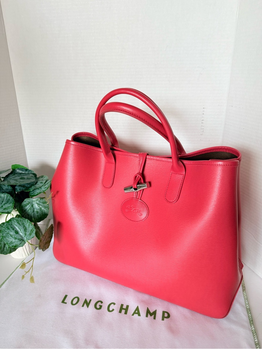 Longchamp Roseau Coral-Red Leather Tote with Toggle Detail - Picture 6 of 17